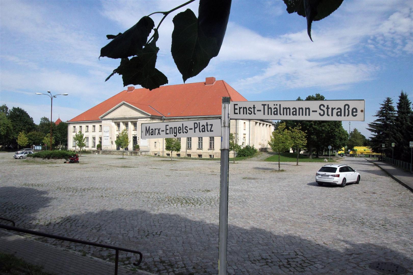 Blick auf das Kultuhaus in Mestlin