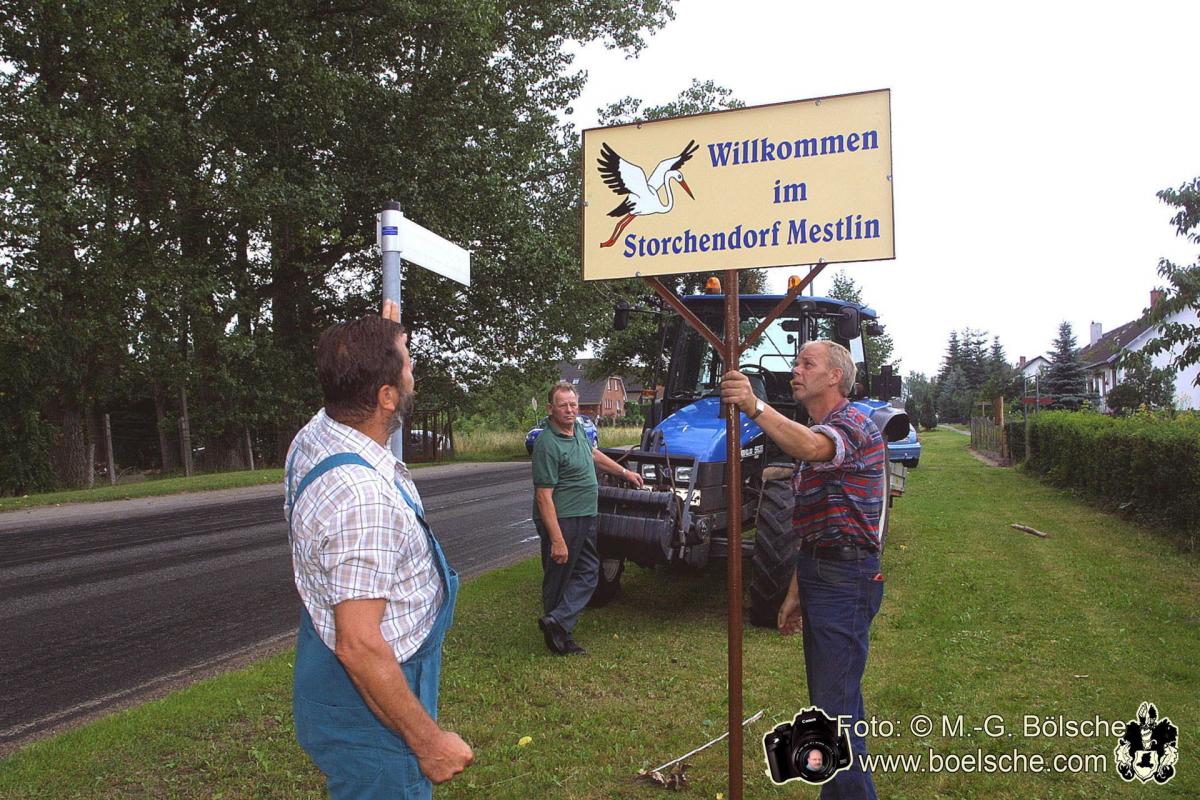 Schild "Storchendorf Mestlin"